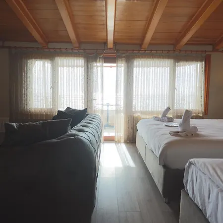 Bucoleon By Cheers Hostal *