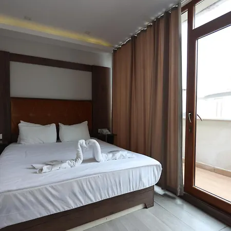 Hostal Bucoleon By Cheers