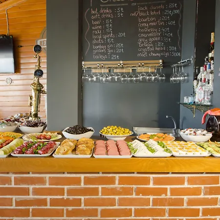 Hostal Bucoleon By Cheers