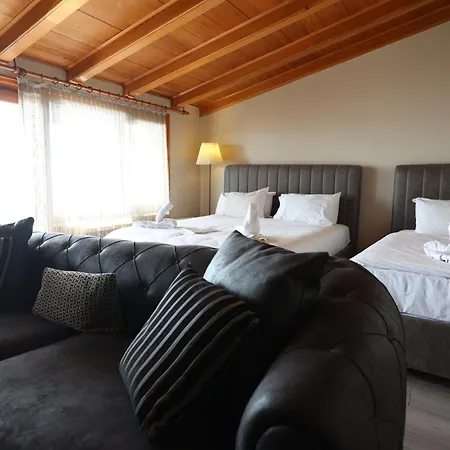 Bucoleon By Cheers Hostel *