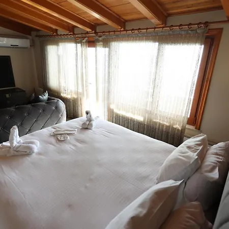 Hostel Bucoleon By Cheers