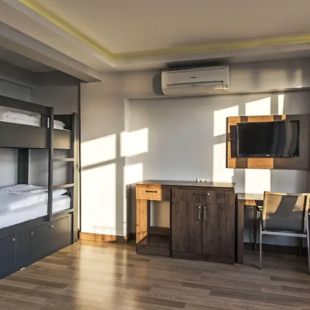 Hostel Bucoleon By Cheers *
