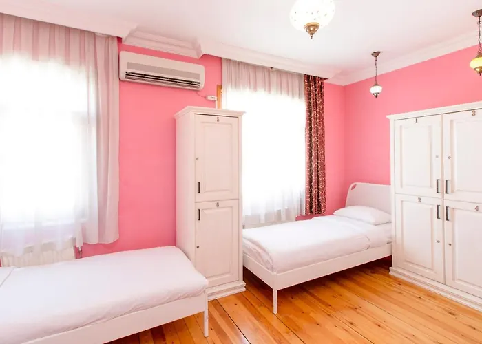 Bucoleon By Cheers Hostel *