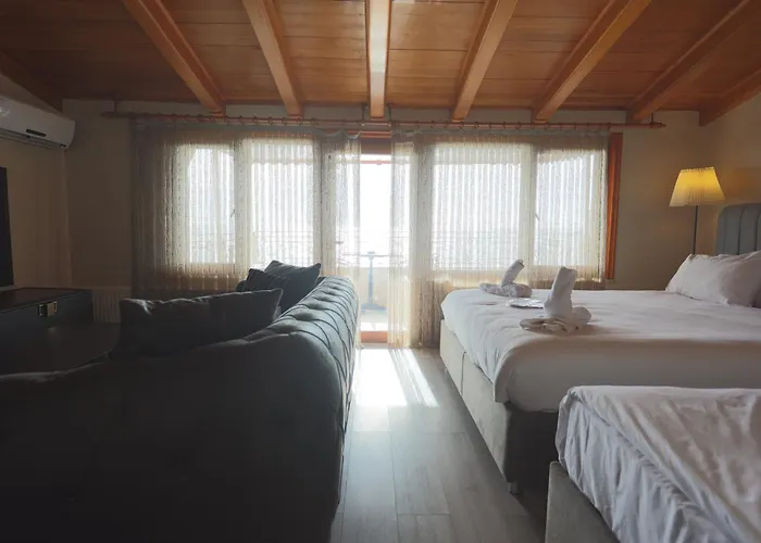 Bucoleon By Cheers Hostel *