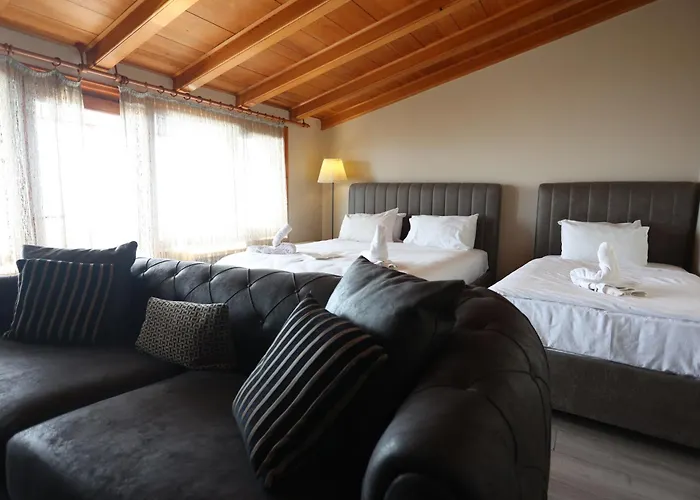 Bucoleon By Cheers Hostel *