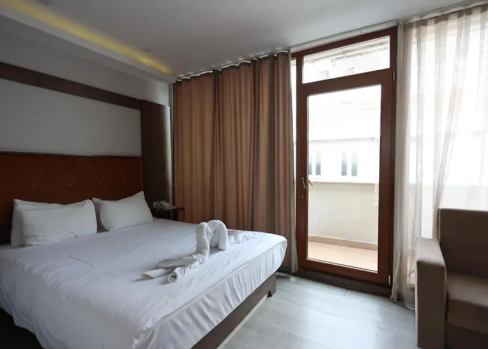 Bucoleon By Cheers Hostel *