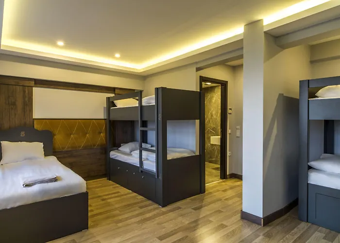 Bucoleon By Cheers Hostel