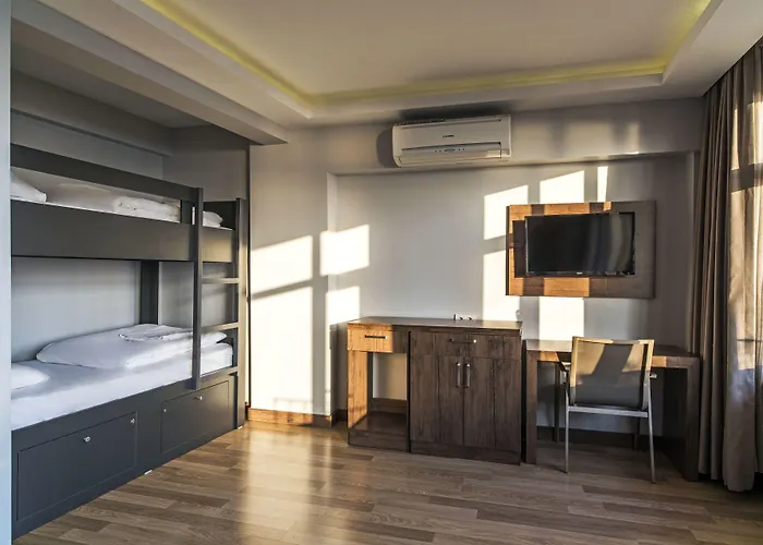 Hostel Bucoleon By Cheers *