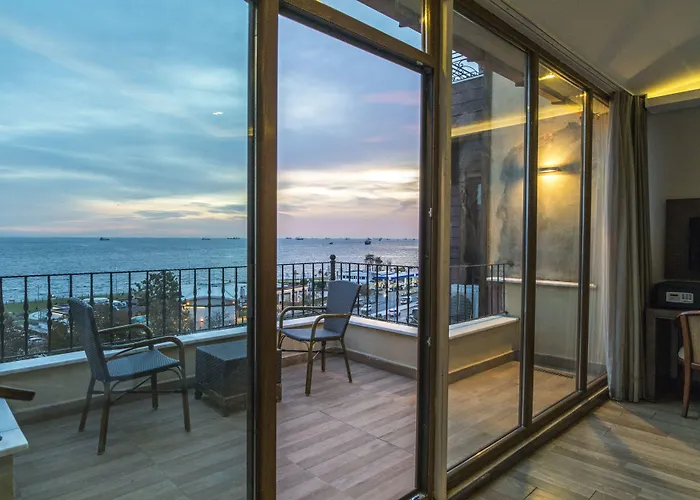 Bucoleon By Cheers Hostel