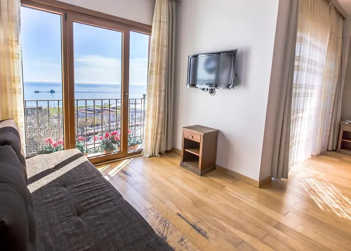 Bucoleon By Cheers Hostel *