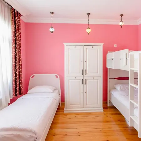 Bucoleon By Cheers Albergue *