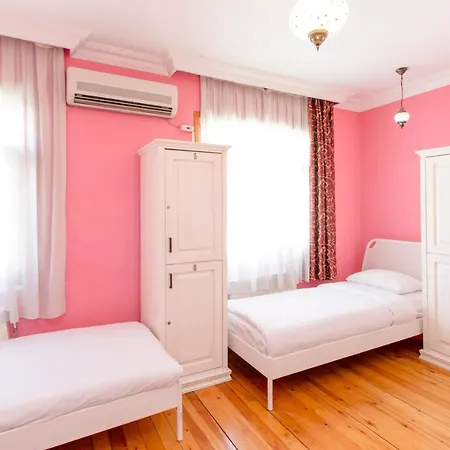 Bucoleon By Cheers Albergue *